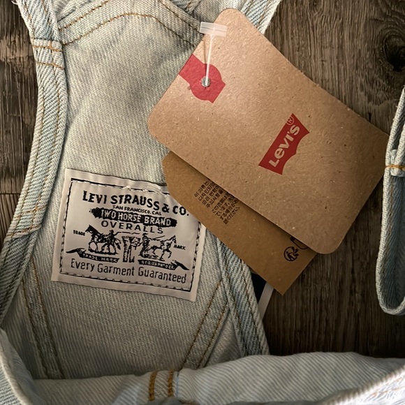 Levi’s NWT vintage light wash denim shorts overalls - Picture 3 of 5